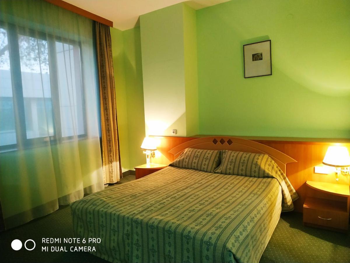 Hotel Expo Tashkent Ngoại thất bức ảnh