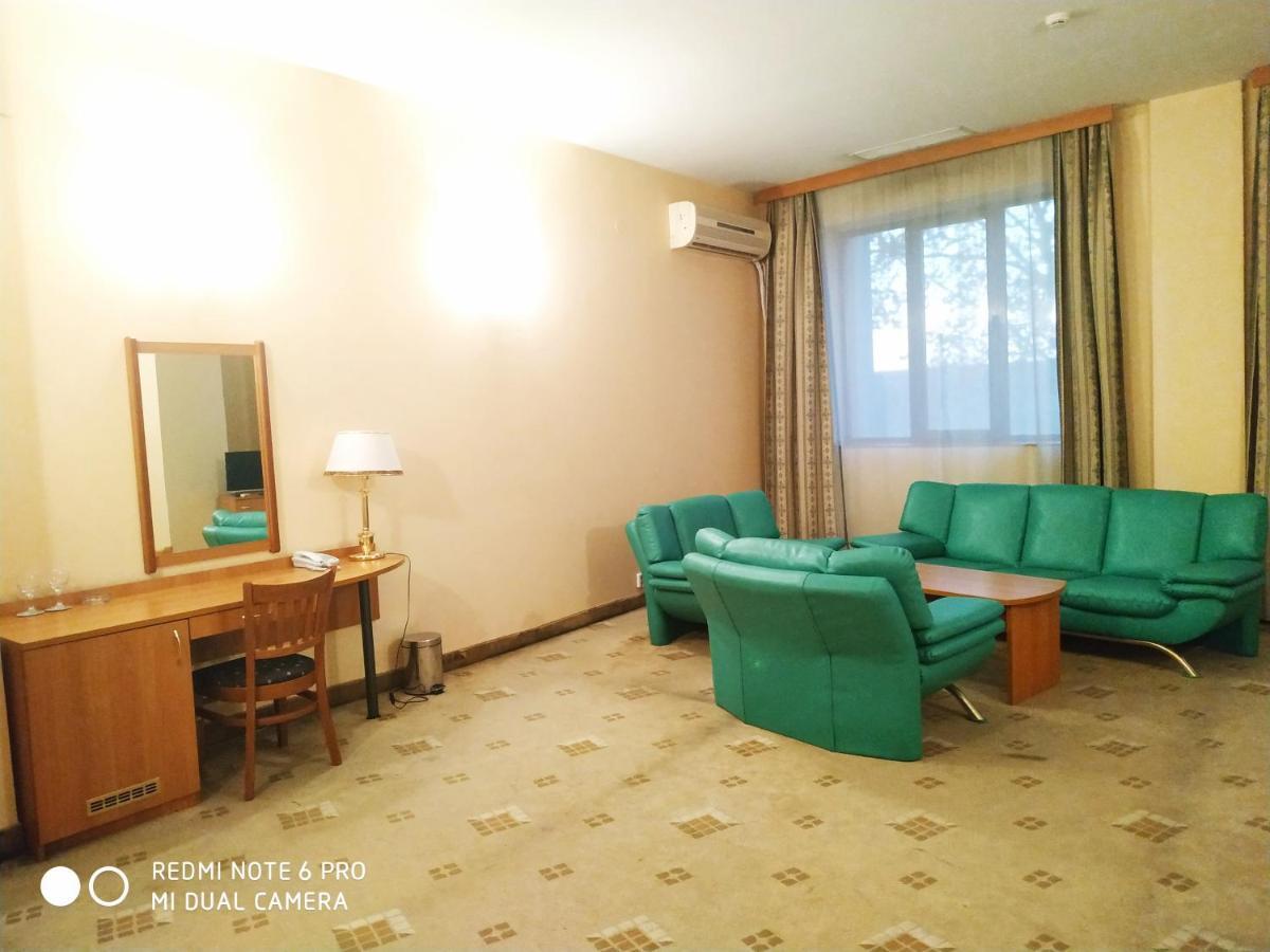 Hotel Expo Tashkent Ngoại thất bức ảnh